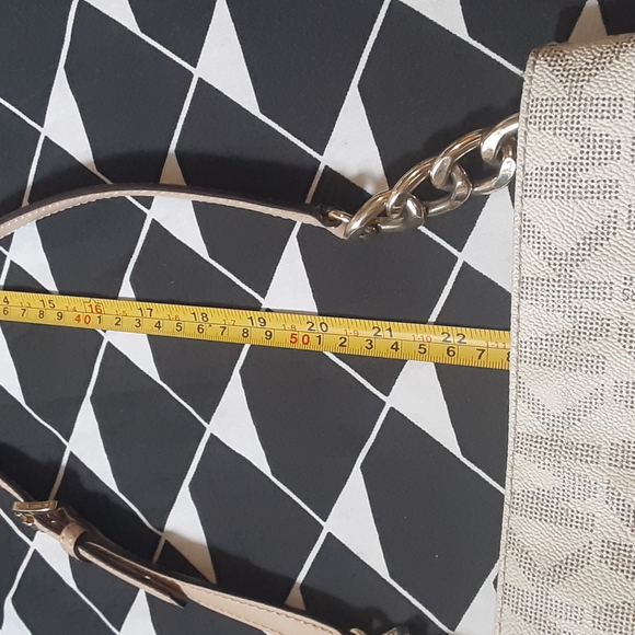 Michael KORS VANILLA HAMILTON CROSSBODY - Picture 14 of 17